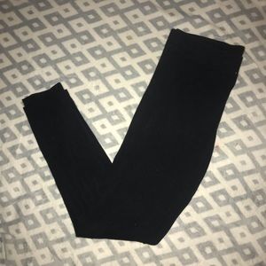 Plain Black Victoria’s Secret everyday leggings!